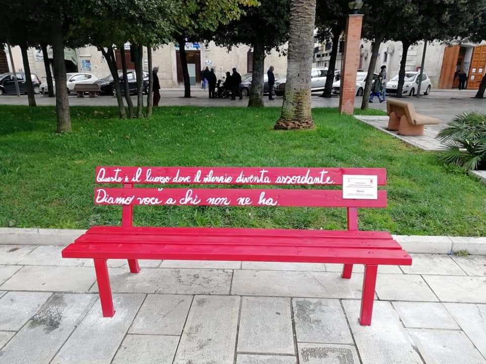 panchina_rossa.